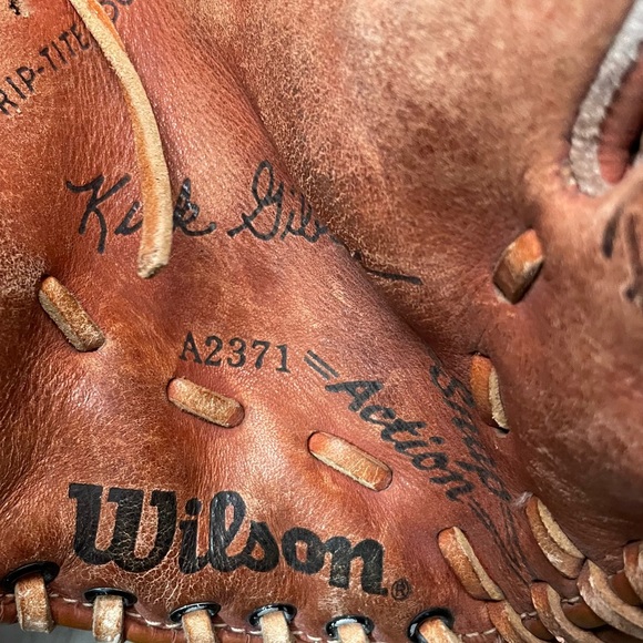 Wilson A2371 Leather Baseball Glove - Picture 6 of 6